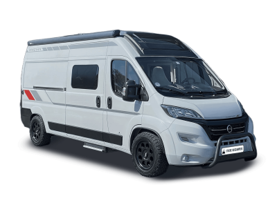 Robuste camperbus met stijl en functionaliteit, perfect voor avontuurlijke reizen.
